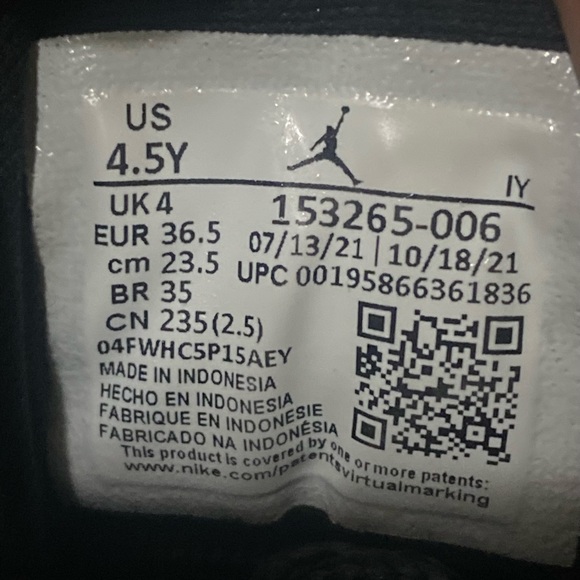 Air Jordan 12 Retro Playoff 2022 Black size 6 womens - Picture 7 of 7